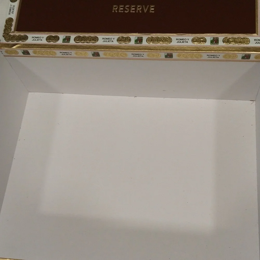 Romeo y Julieta reserve cigar 2 boxes brown 8 1/2
